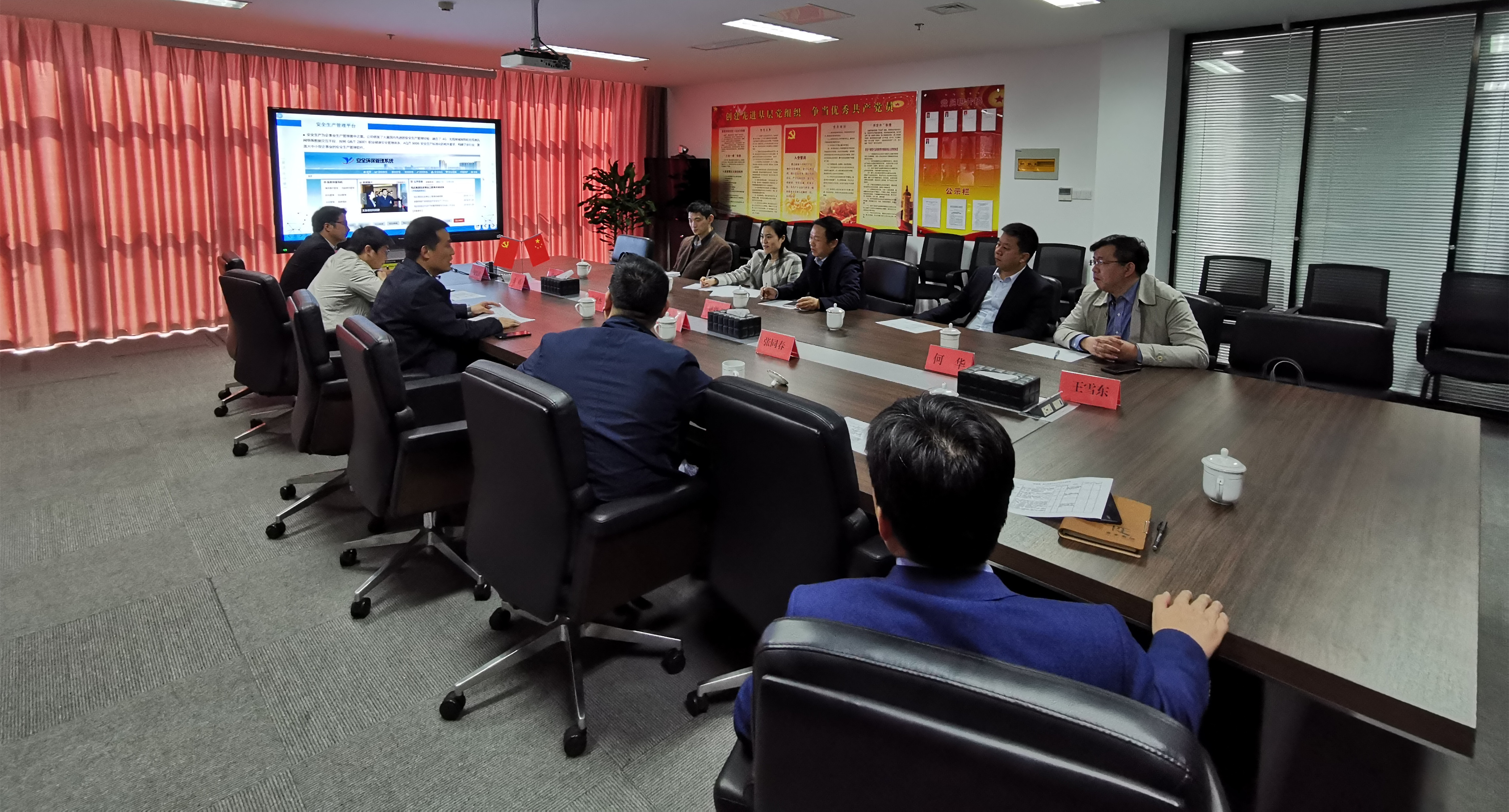 市工信局来仟彩轩网科进行“新基建”调研